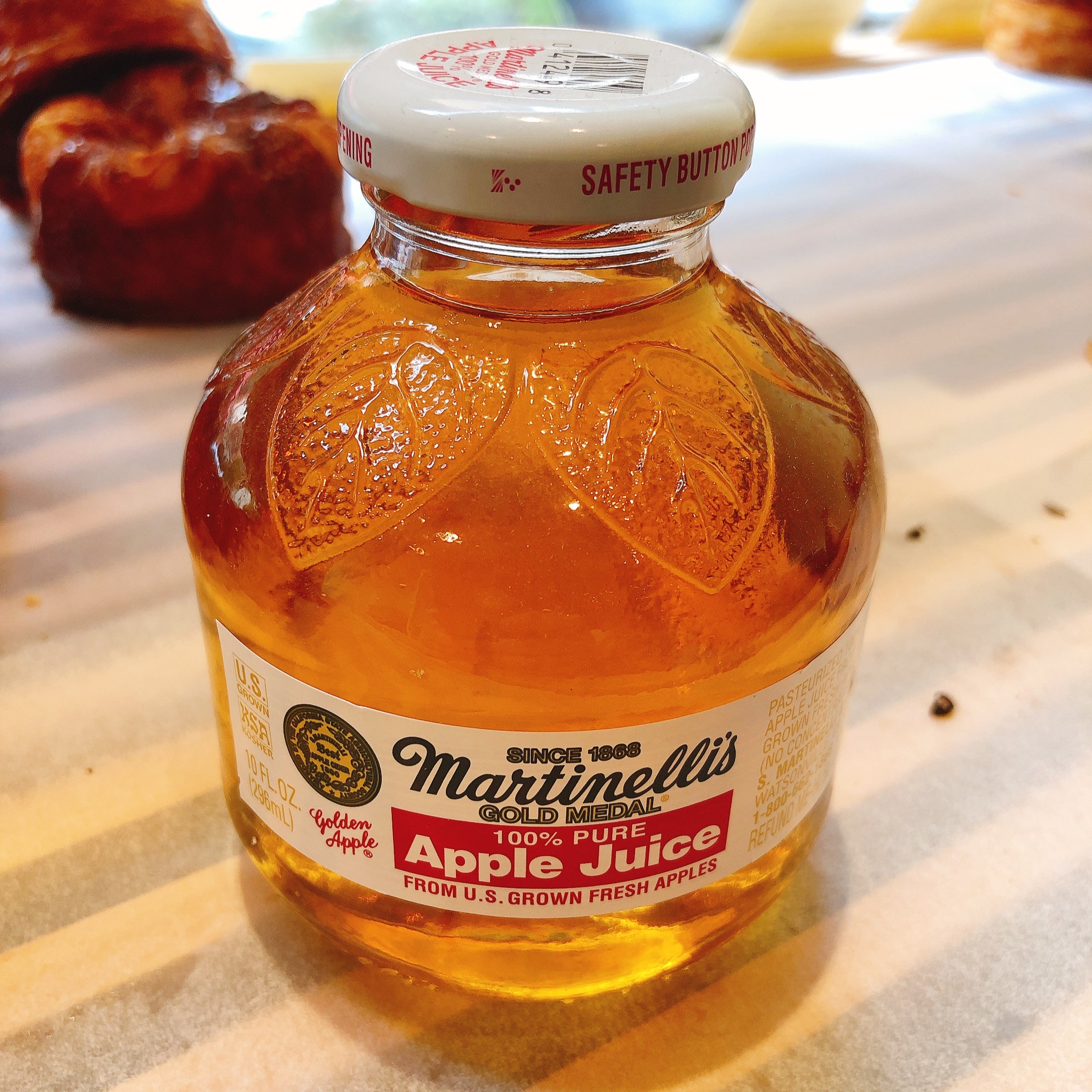 Martinelli's Apple Juice (10oz Glass Bottle)